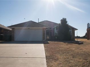 912 Pruett Dr, Edmond, OK 73003