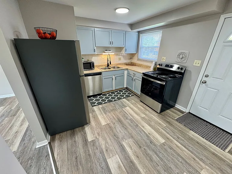 4944-4958 Arbor Village Drive — Photo 13