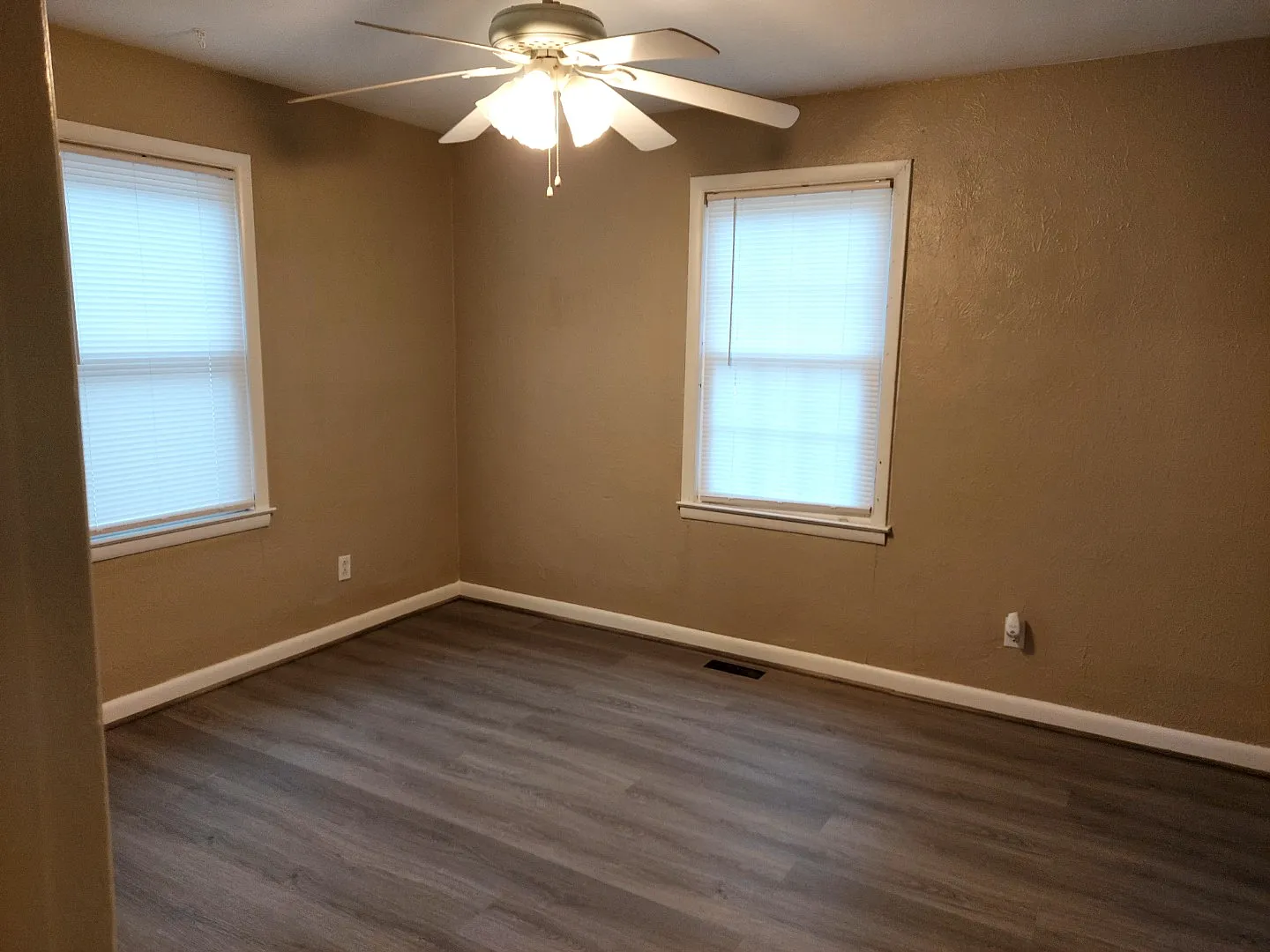 3 bed, 1024 sqft, $1,350 — Photo 4