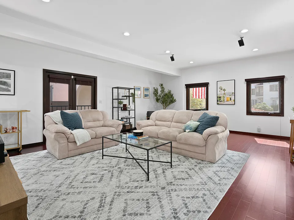 1039 S Hayworth Ave #1039