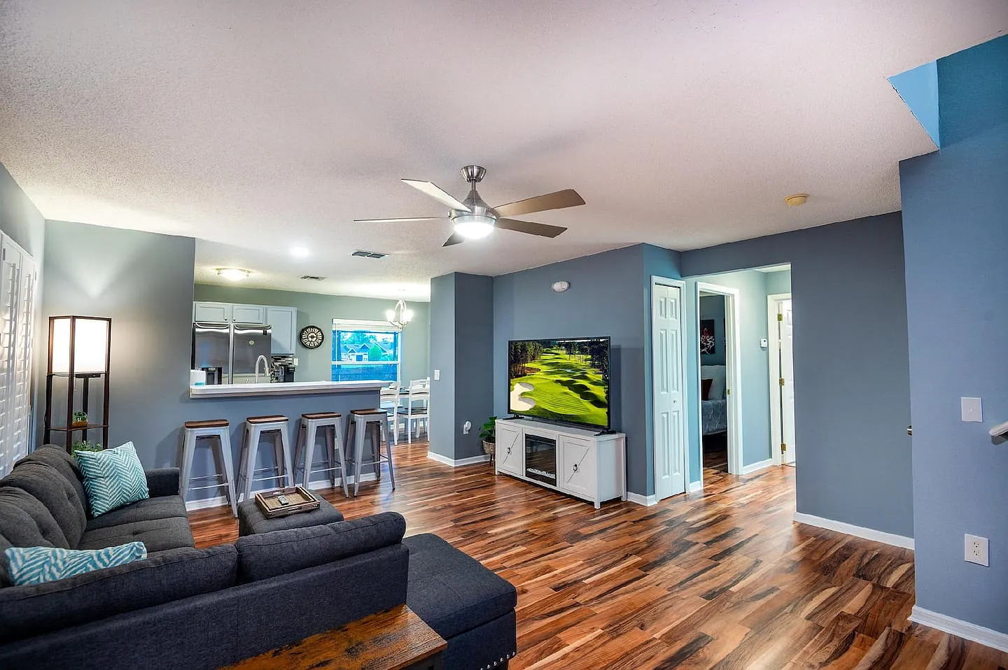 4 bed, $7,500 — Photo 2