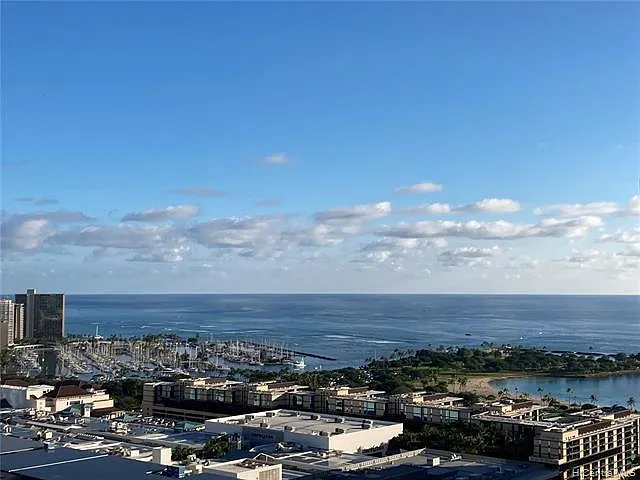 The unit has unblocked views of the Pacific ocean, the iconic Diamond Head mountain, Waikiki's Hilton resort, the famous Ala Moana Mall & beach and the Magic Island Beach.