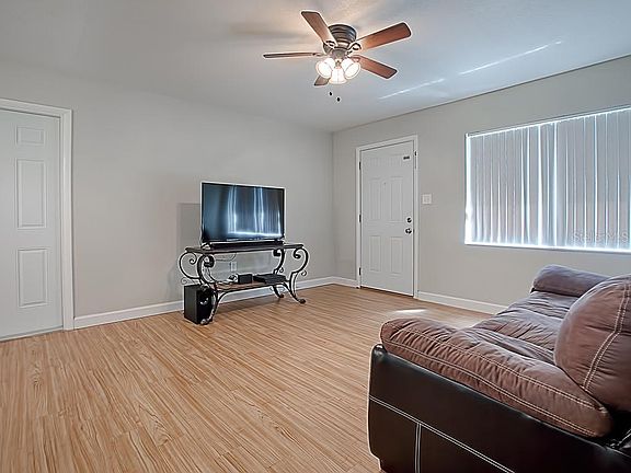 4th image of 704 Maple Ave