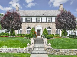 34 Lord Kitchener Rd, New Rochelle, NY 10804