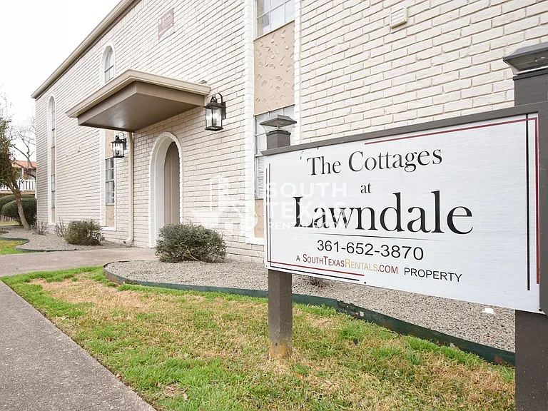1811 Lawndale Ave #8 — Photo 9