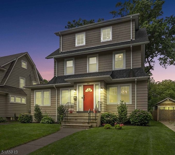 1st image of 206 Lenox Ave