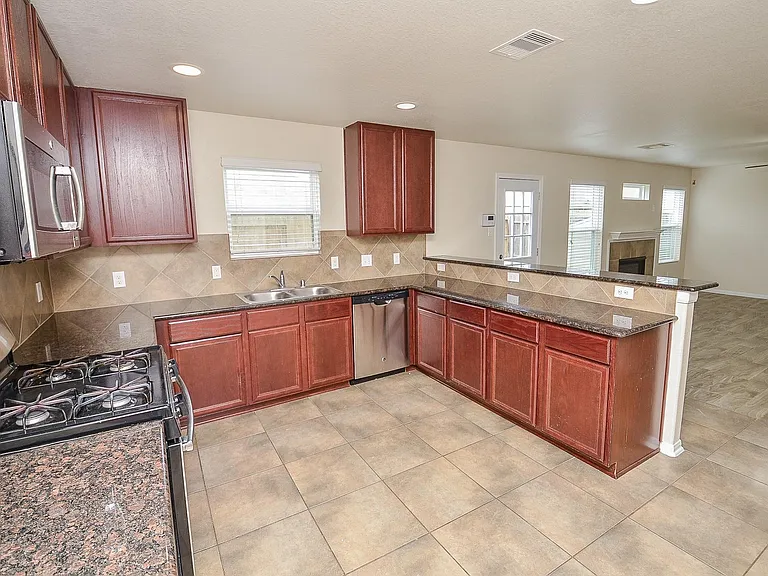 21610 Yeaney Dr — Photo 9