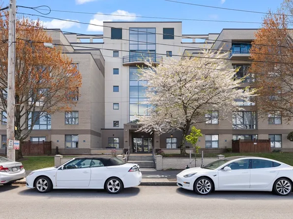 170 Gore St APT 417, Cambridge, MA 02141