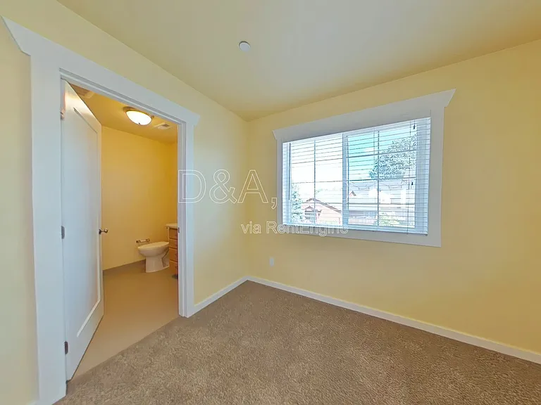 620 NW Kings Blvd #200-4 — Photo 6