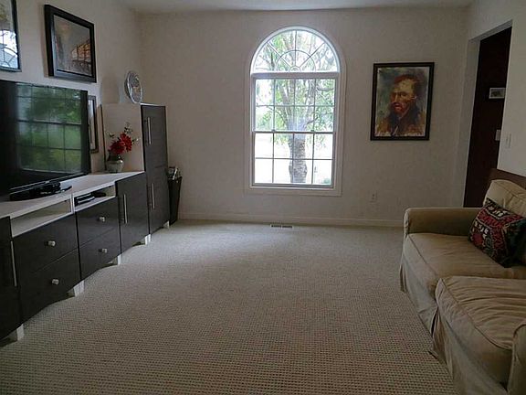 4th image of 1835 Whispering Way