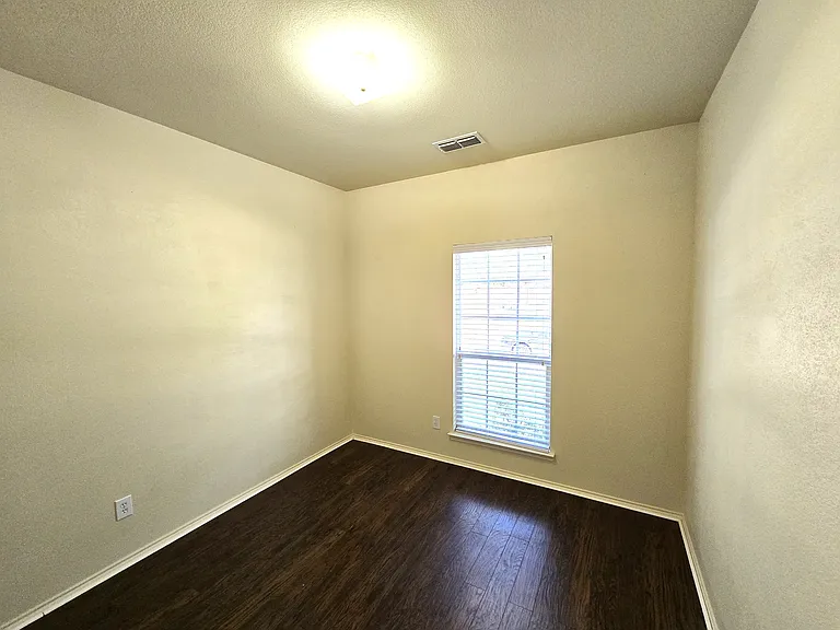 1107 Elm Grove Dr — Photo 4