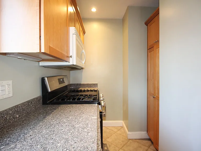 63 Foster St — Photo 15