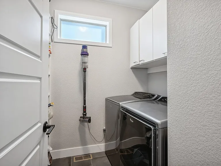 9714 Bennett Peak St — Photo 20