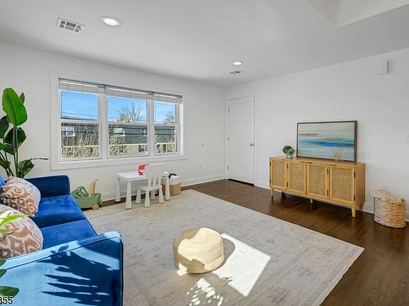 4th image of 270D Main St BLDG 270 #D
