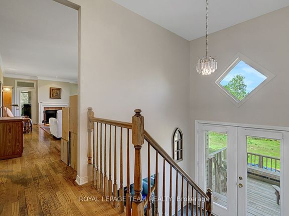 3rd image of 912 Maple Hill Rd