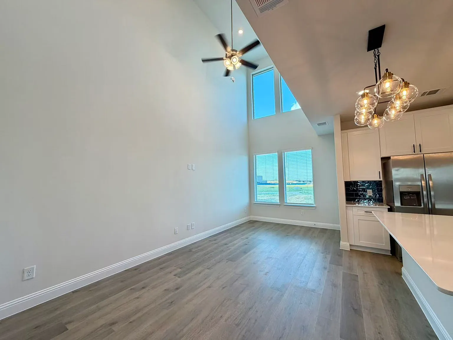 4 bed, 1727 sqft, $3,180 — Photo 3
