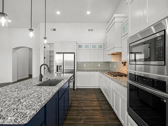 5th image of 800 Croydon Pl