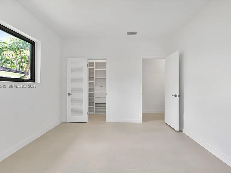 950 Bayamo Ave — Photo 31