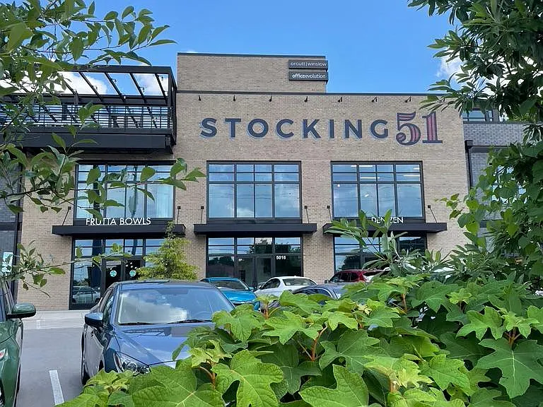 Nearby shops and restaurants