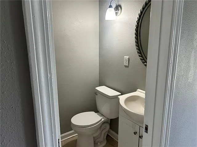 3 bed, 2.0 bath, 2912 sqft, $1,750 — Photo 4