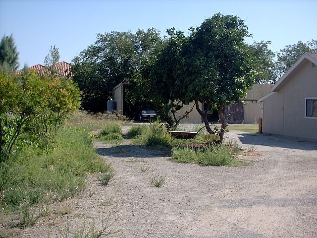 2nd image of 6915 Harbison Rd