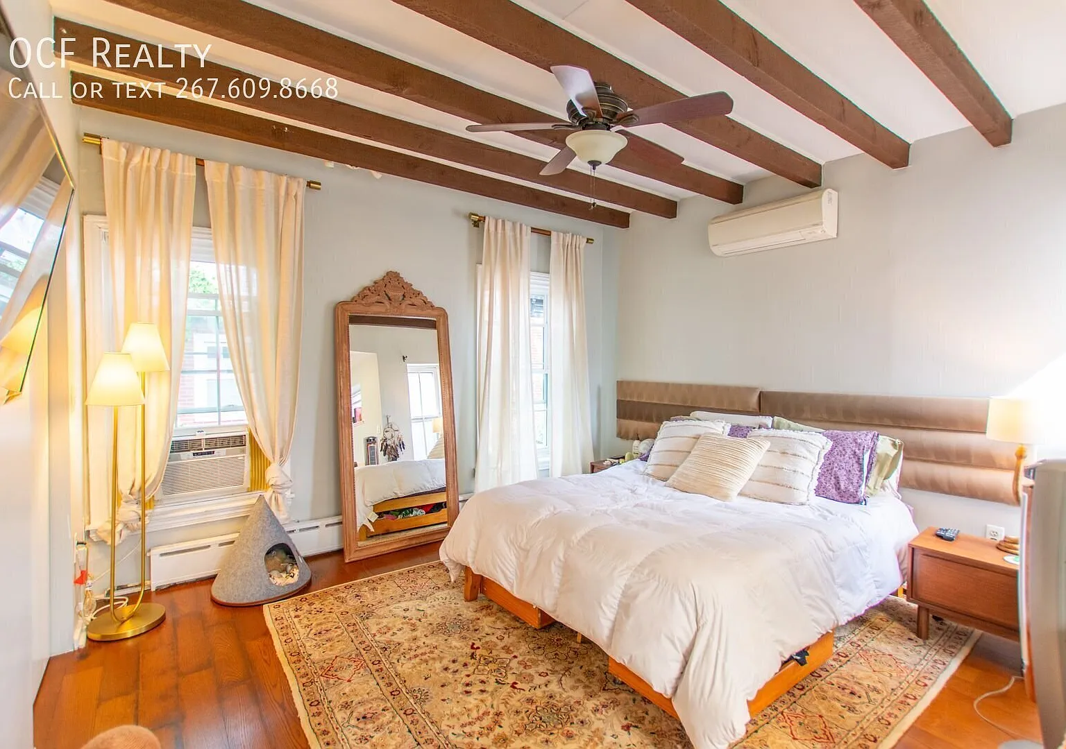 Fantastic Queen Village Home! — Photo 1
