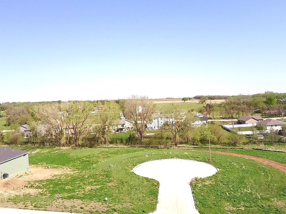 1st image of 415 Evergreen Rd