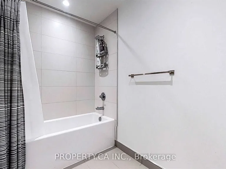80 Vanauley St #315 — Photo 21