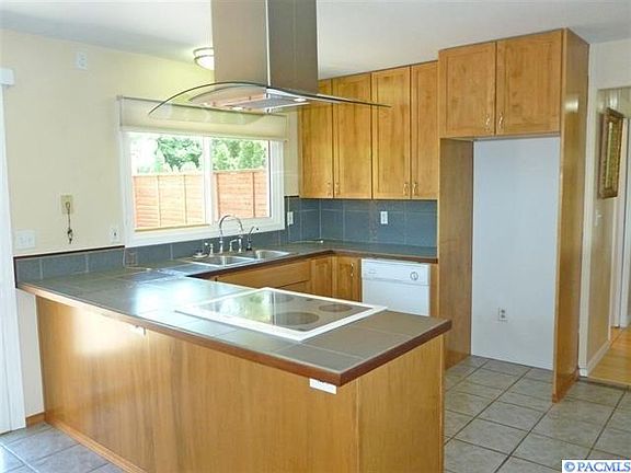 3rd image of 782 N 62nd Ave