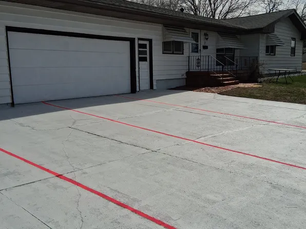 7 S Windsor Cir, Storm Lake, IA 50588