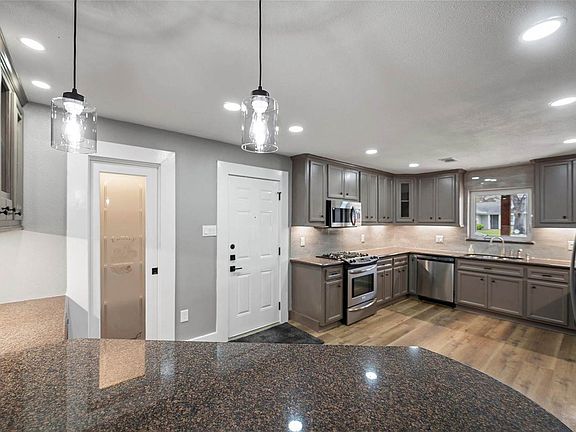 4th image of 4131 Hill Oak Dr