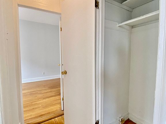 3rd image of 290 Lincoln Pl