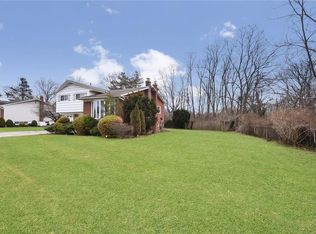 70 Cedar Rd, Westbury, NY 11590