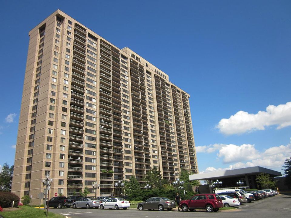 Skyline Plaza, North Building