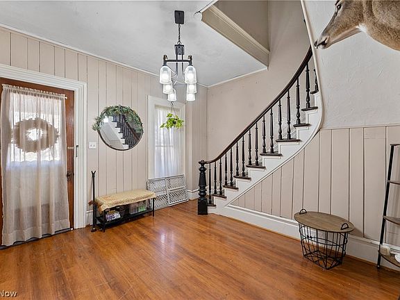 4th image of 604 W Lincoln Way