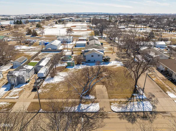 1805 E Bowen Ave, Bismarck, ND 58504