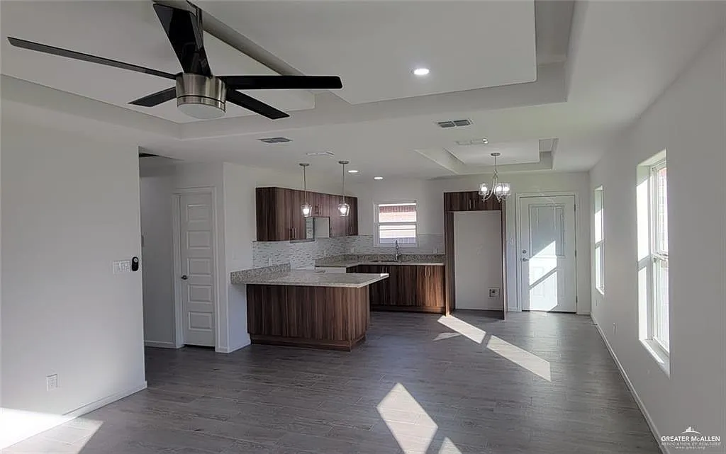 2 bed, 2.0 bath, 1020 sqft, $1,050 — Photo 2