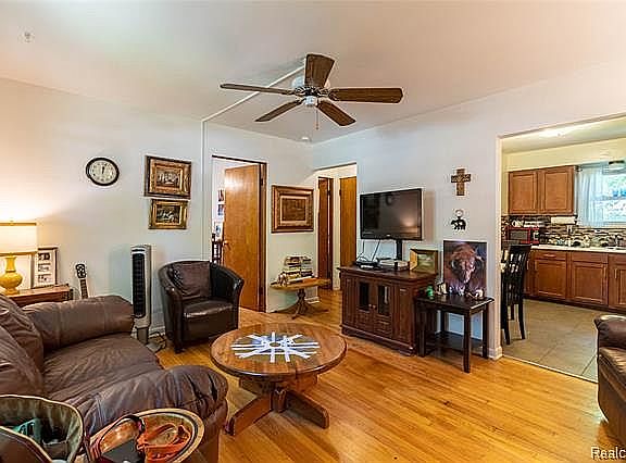 2nd image of 403 Montgomery Ave