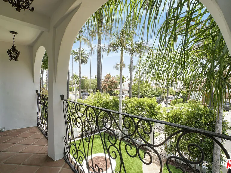 209 N Doheny Dr — Photo 19