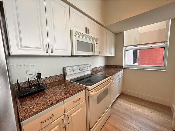 5th image of 1155 Brickell Bay Dr #10