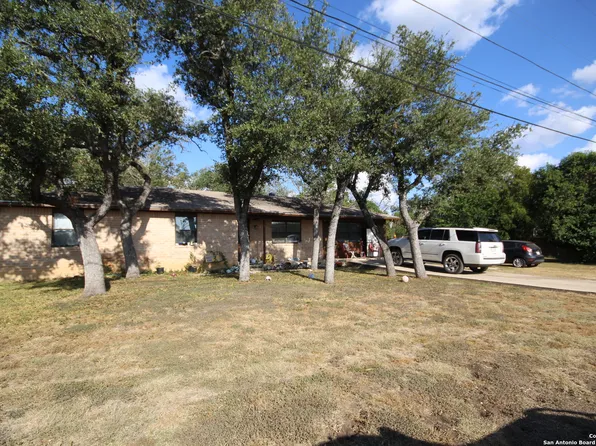 105` E Kathyleen, Kerrville, TX 78028