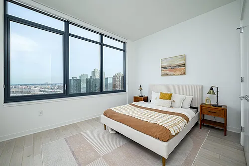 155 Bay St Photo 1