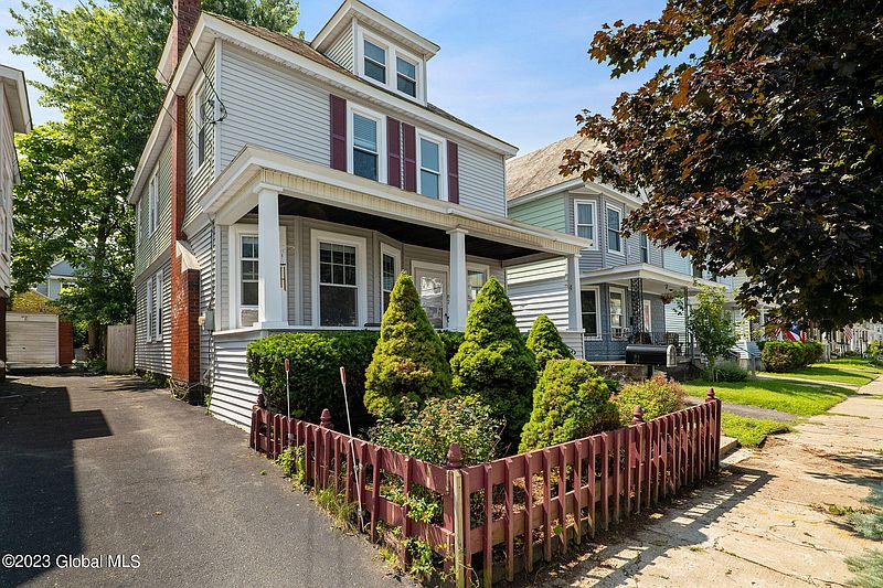 3rd image of 82 Snowden Avenue