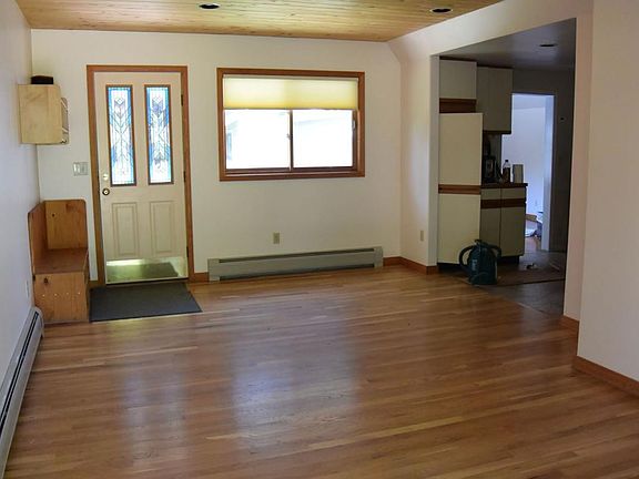 Entry room and diningroom