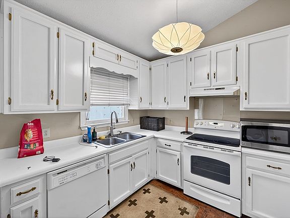 5th image of 1091 Carol Ln