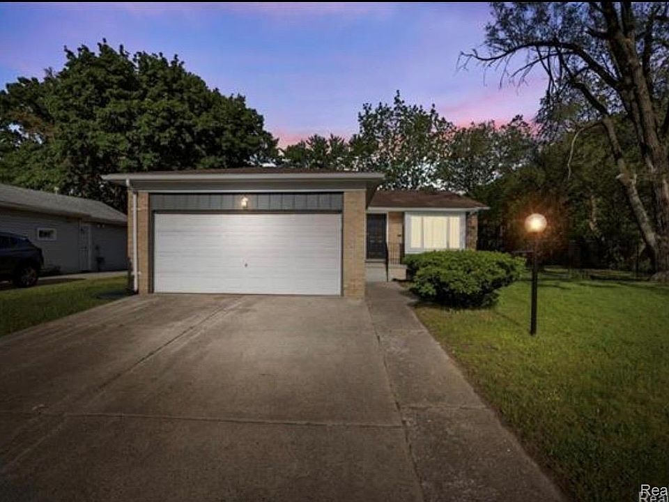 1st image of 21078 Mitchelldale Ave