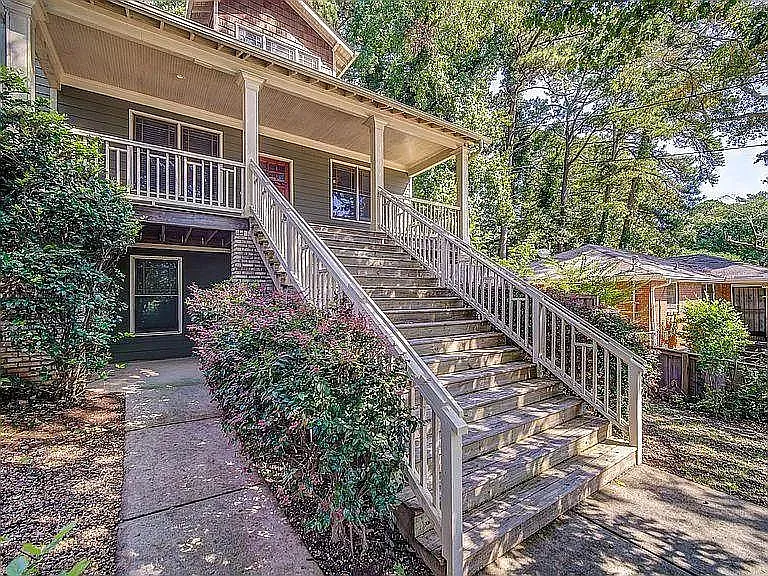 5 bed, 3.0 bath, 3100 sqft, $3,300 — Photo 3
