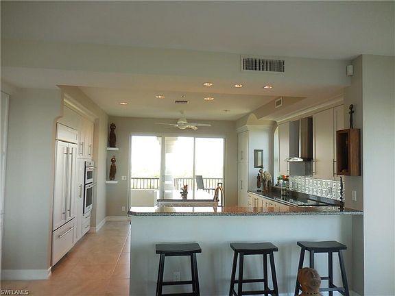5th image of 4811 Island Pond Ct Unit 901