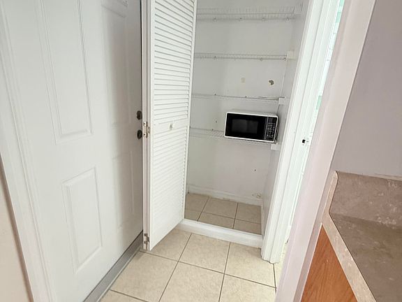 3rd image of 1503 Meridian Rd #A