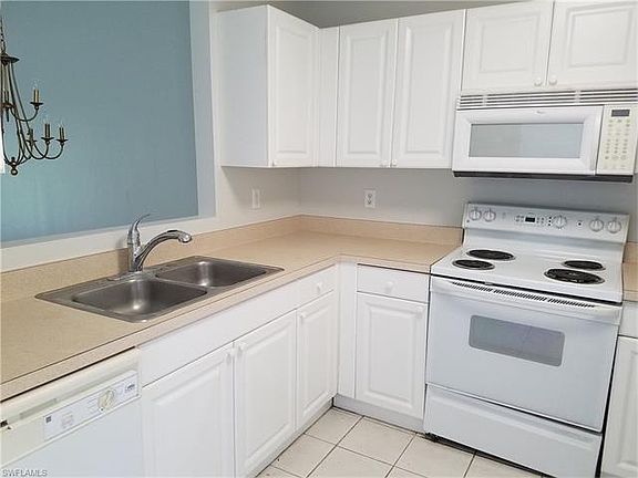 2nd image of 509 SE 6th Pl APT A